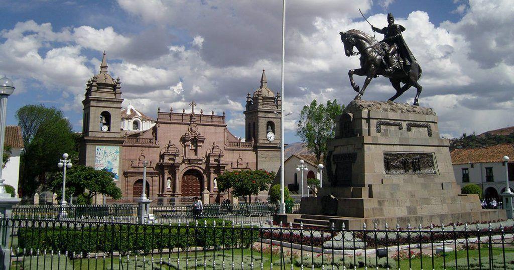 The Plaza de Armas in Ayacucho. Image: "Ayacucho 2008" by  Lorena Flores Agüero is licensed under CC BY-SA 2.0.