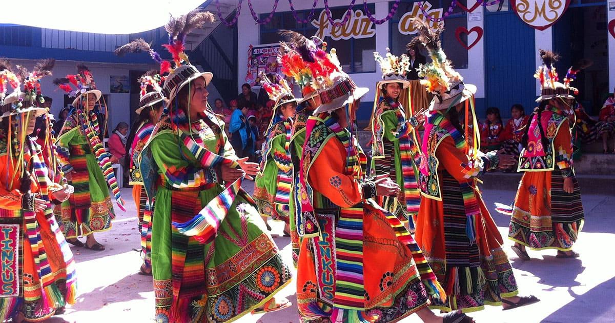 Traditional dances are a unique cultural treasure of Cusco. Image: "File:Peru - Cusco 105 - school traditional dance festival (8149453127).jpg" by McKay Savage is licensed under CC BY 2.0.