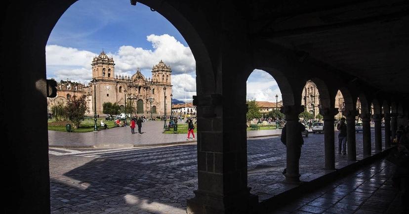 <div class="entry-thumb-caption">The main plaza in Cusco. Photo by Peru For Less.</div>