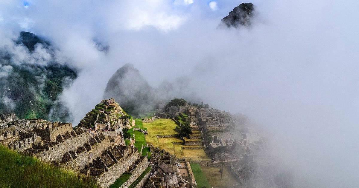 During the wet season (November-March), you're more likely to find clouds shrouding Machu Picchu. Image: Free-Photos on Pixabay
