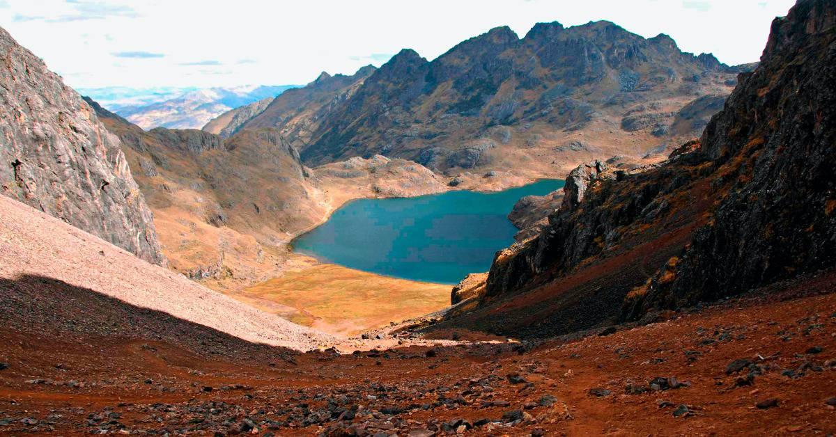 Scenery along the Lares Trek. Photo by Ken S on Unsplash.