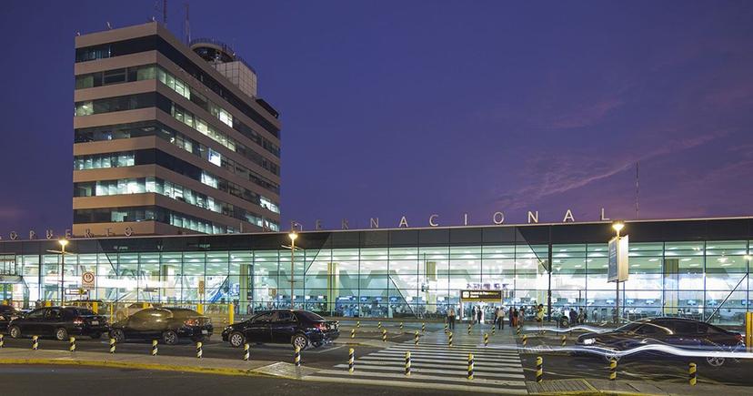 <div class="entry-thumb-caption">Lima airport at night. Photo by <a href="https://andina.pe/agencia/inicio" rel="noopener noreferrer" onclick="javascript:window.open('https://andina.pe/agencia/inicio'); return false;">Andina</a>.</div>