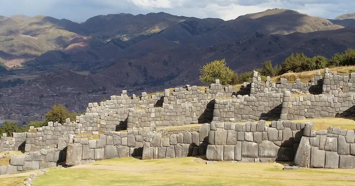   
    Sacsayhuamán consists of massive monolithic stones fitted together
    perfectly. Image by
    
      Tracy Clark
    
    from
    
      Pixabay
    
    .
  