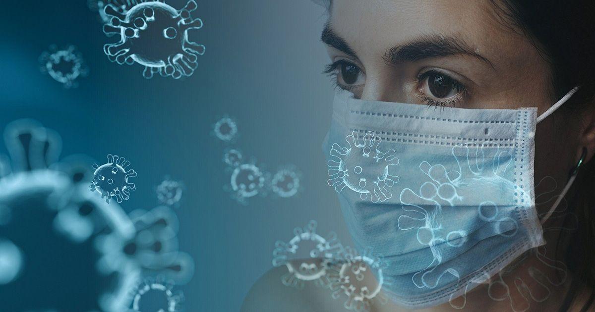 Keeping distance and wearing a face mask remains crucial when traveling. Photo by Tumisu on Pixabay