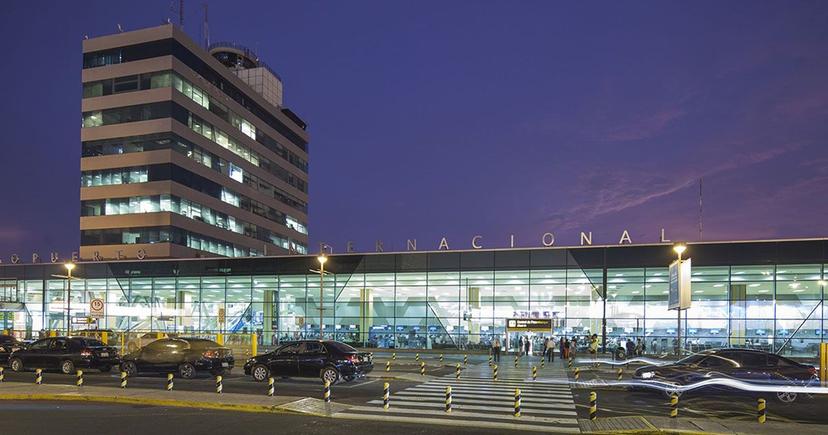 <div class="entry-thumb-caption">Lima airport at night. Photo by <a href="https://andina.pe/agencia/inicio" rel="noopener noreferrer" onclick="javascript:window.open('https://andina.pe/agencia/inicio'); return false;">Andina</a>.</div>