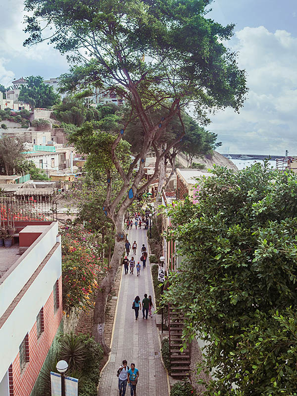 The Bajada de Baños, a popular walkway in Barranco leading down to the beach.